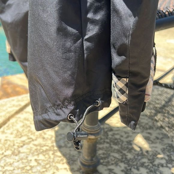 Burberry London Black 150A Jacket with Khaki Plaid Accents and Zipper Hood - Picture 7 of 16